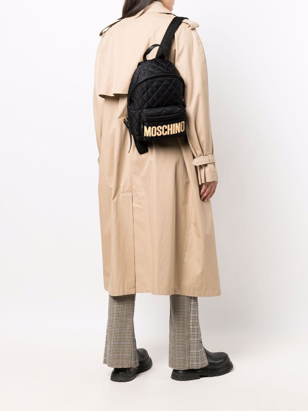 Moschino logo-plaque quilted backpack - Image 2