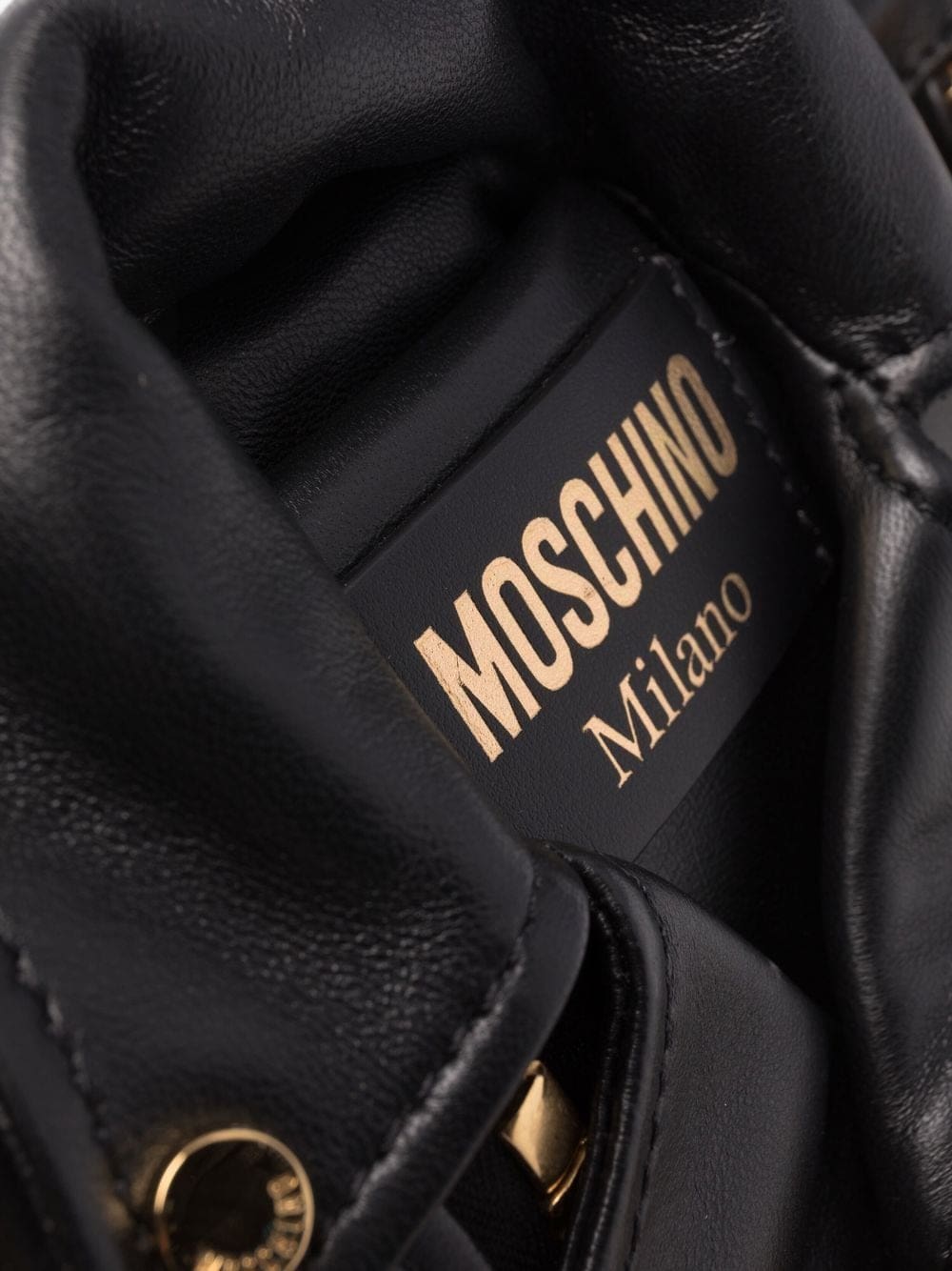Moschino logo-plaque leather shoulder bag - Image 4