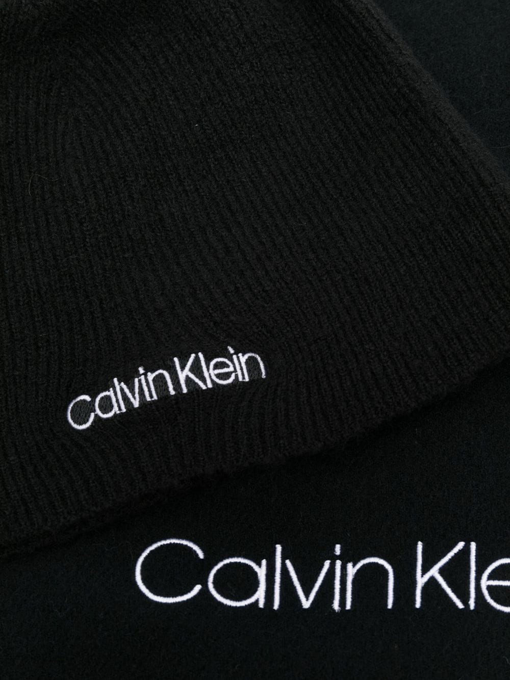 Calvin Klein logo-embroidered beanie and scarf set - Image 2