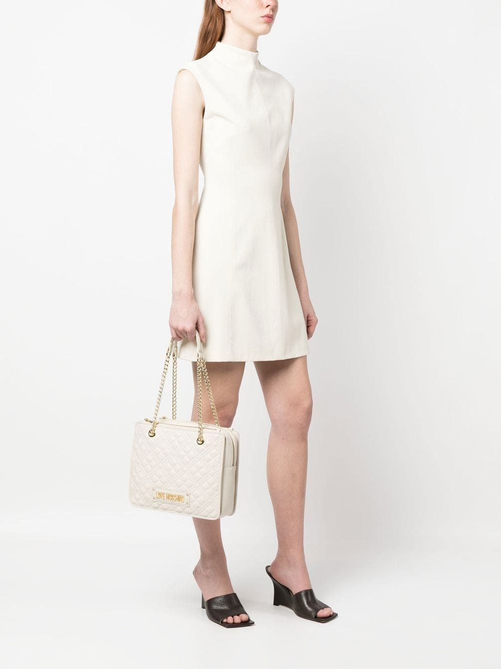 Love Moschino logo-plaque quilted shoulder bag - Image 2