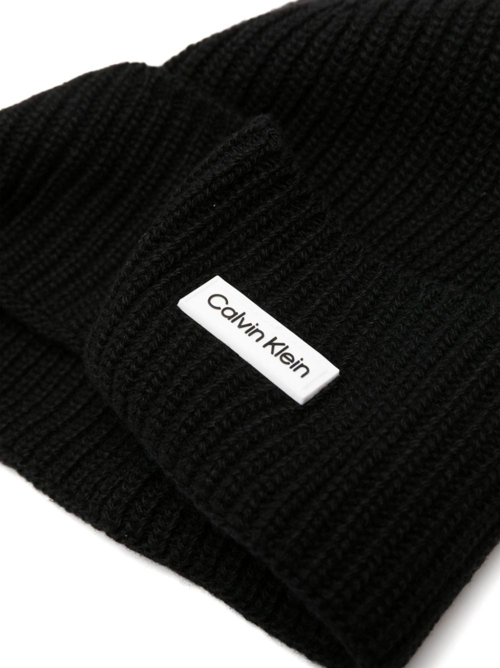 Calvin Klein Essential logo-patch beanie - Image 2