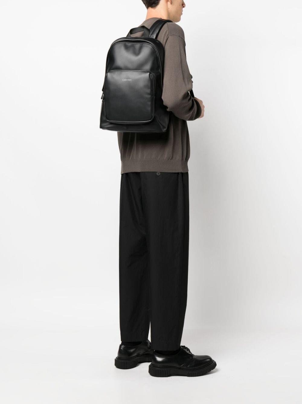 Calvin Klein logo-print zipped backpack - Image 5