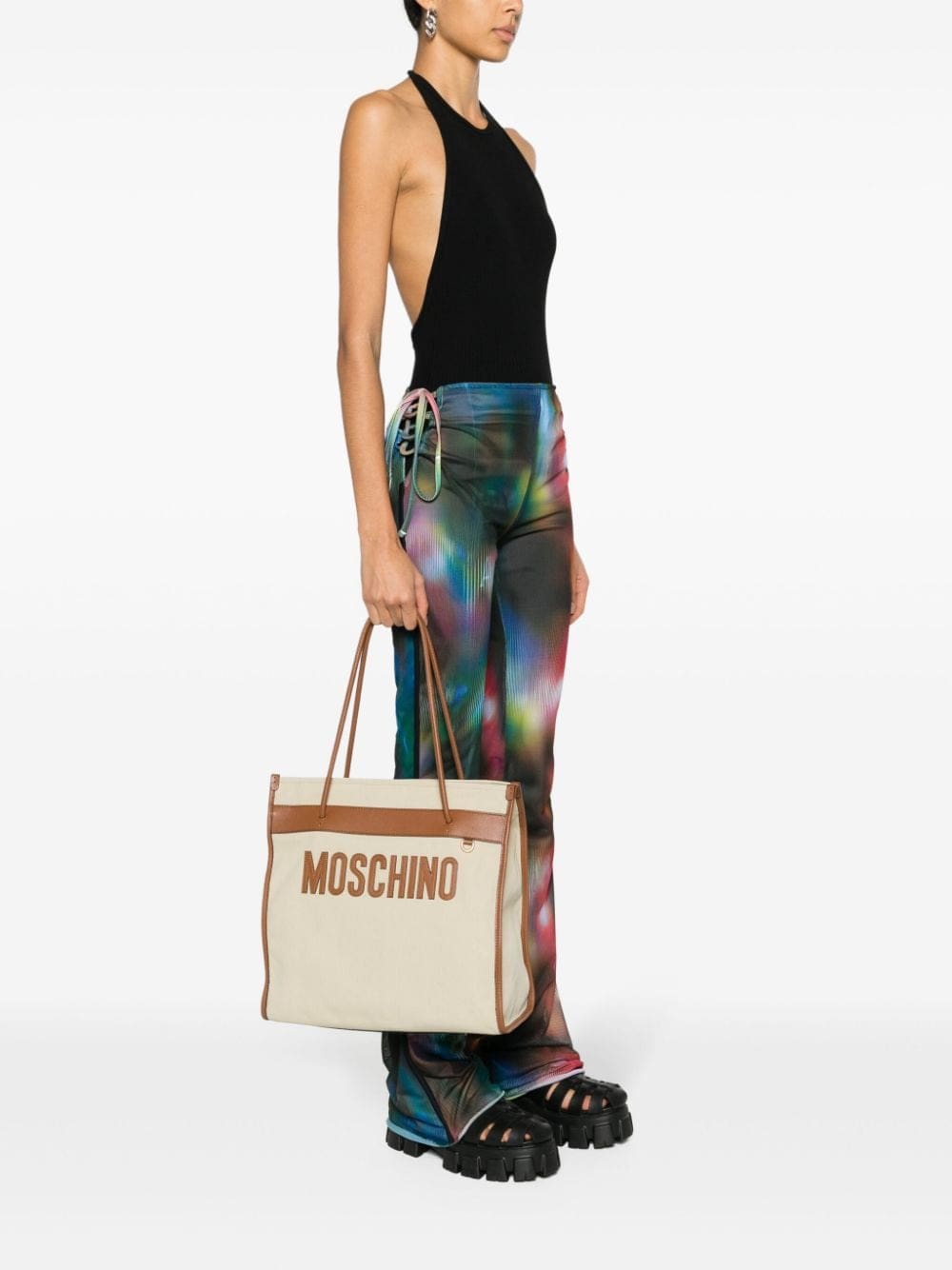 Moschino logo-patch canvas shoulder bag - Image 2