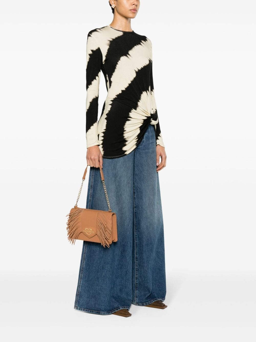 Love Moschino logo-plaque fringed shoulder bag - Image 2