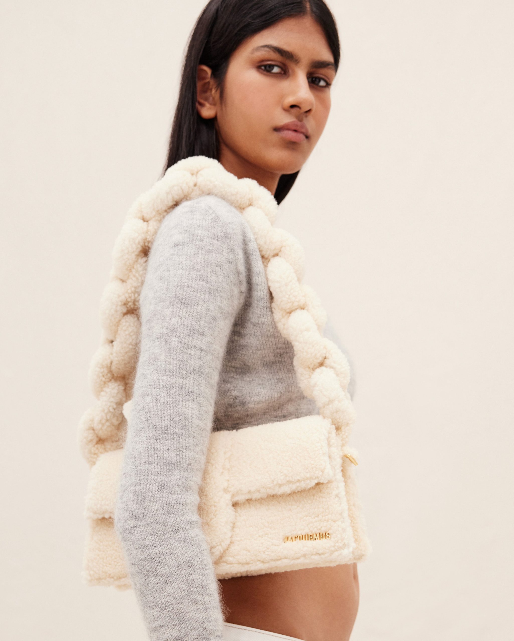 Jacquemus e Bambidou Shearling flap bag. - Image 5