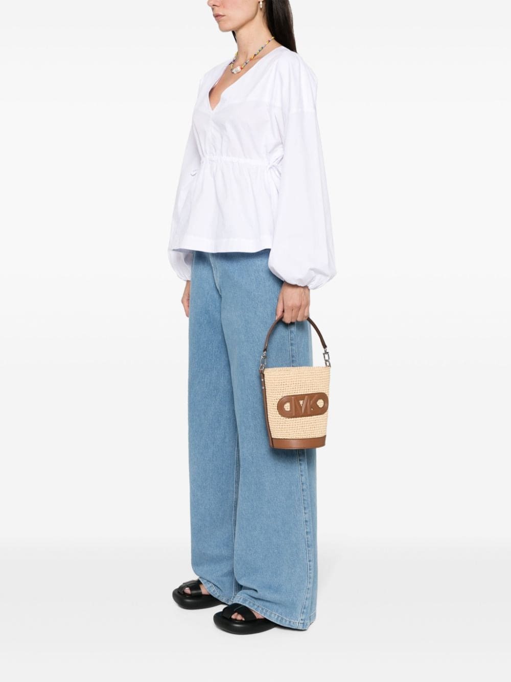 Michael Kors logo-patch bucket bag - Image 2