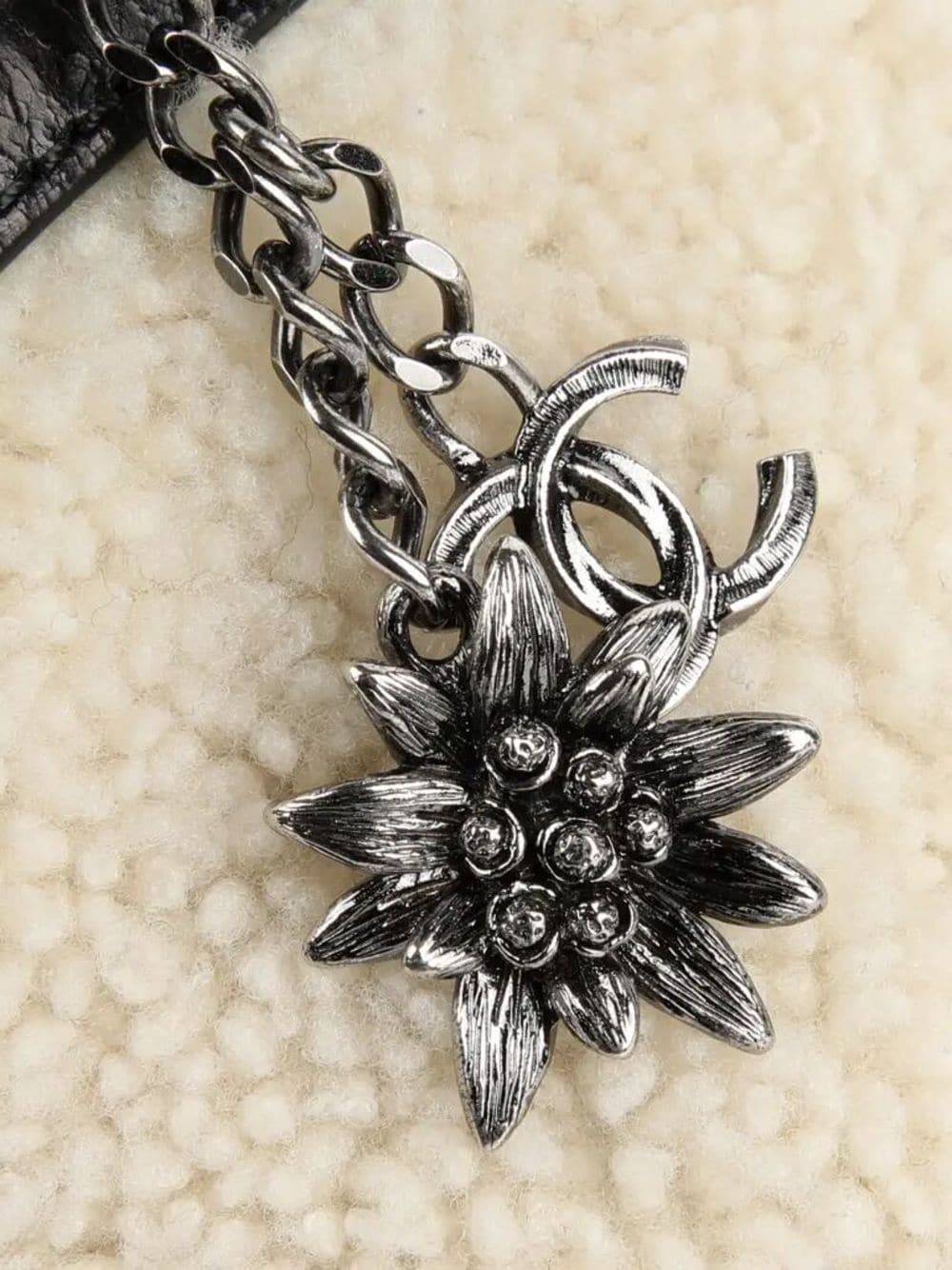 CHANEL Pre-Owned 2015-2016 Mountain shearling backpack - Image 7