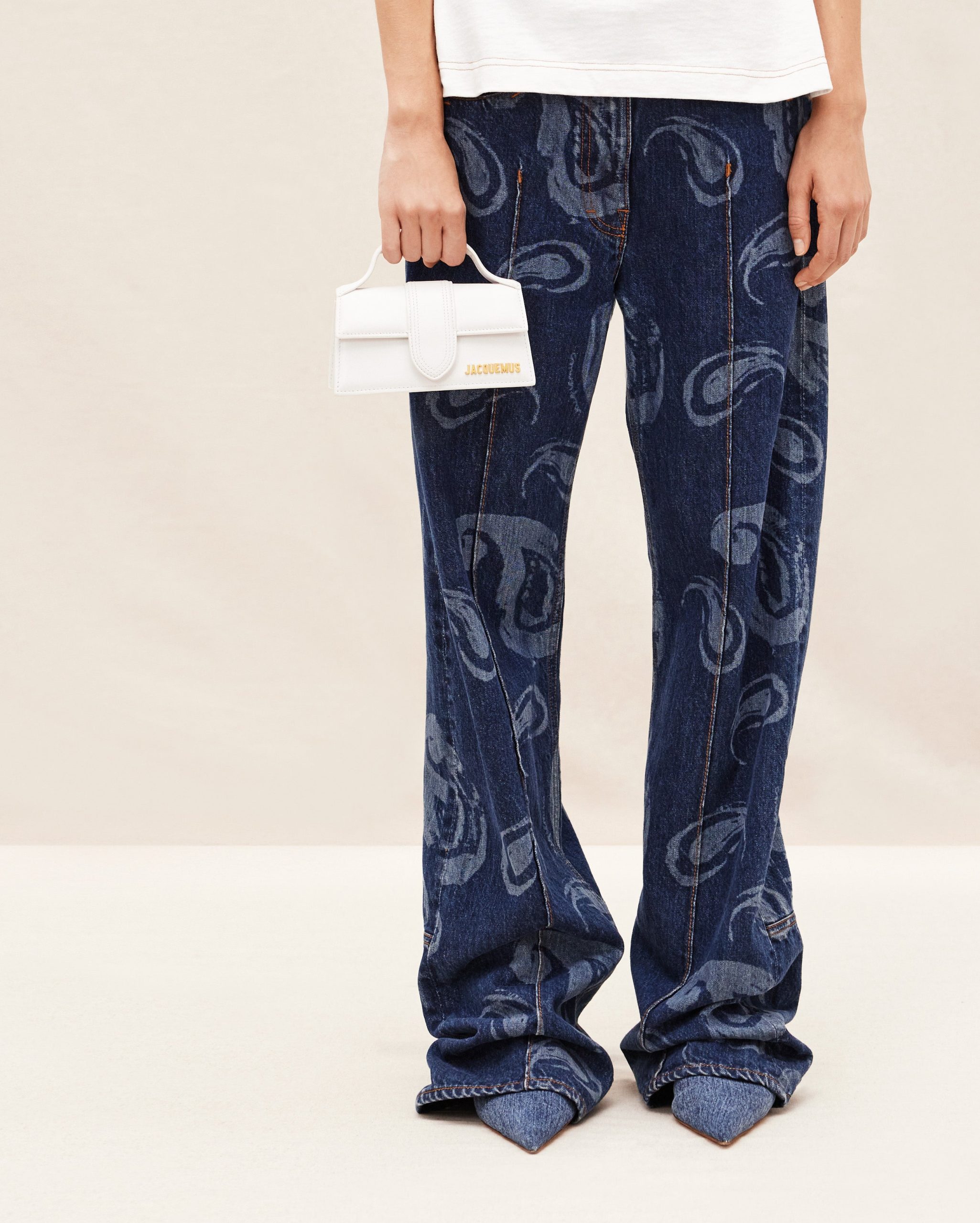 Jacquemus Le Bambino Small handbag with adjustable crossbody strap. bag - Image 2