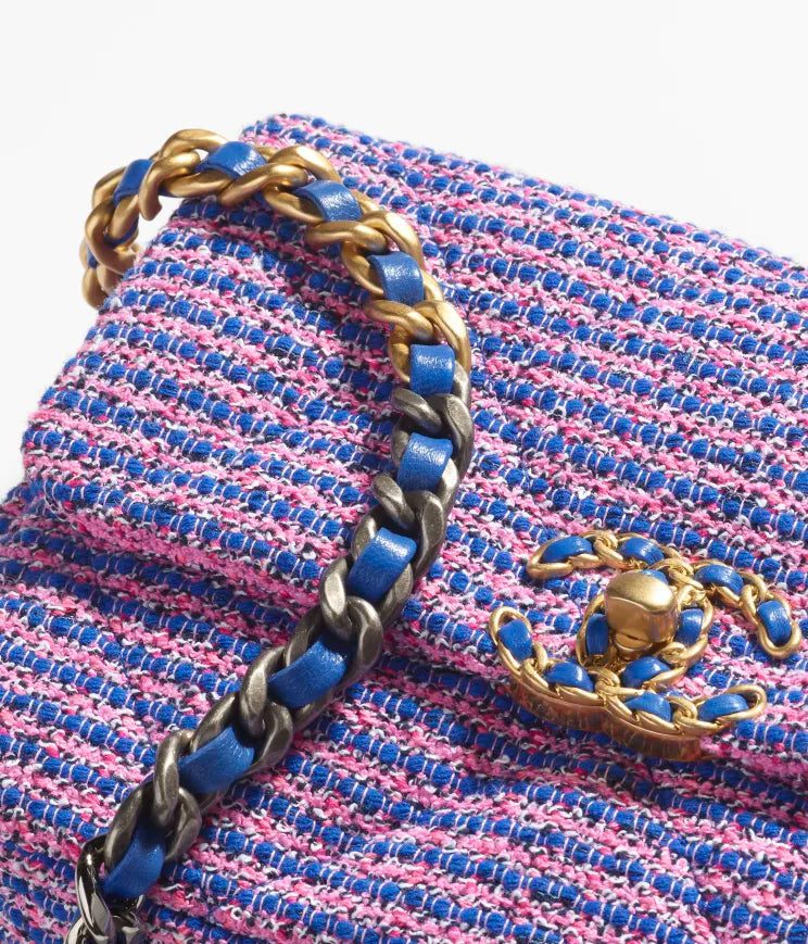 Chanel 19 Handbag - Image 4