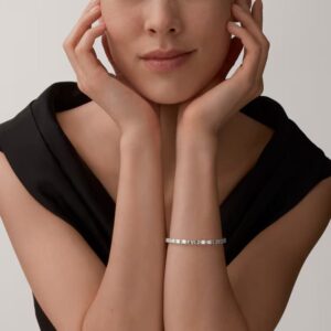 Cartier Essential Lines bracelet, emerald-cut diamonds