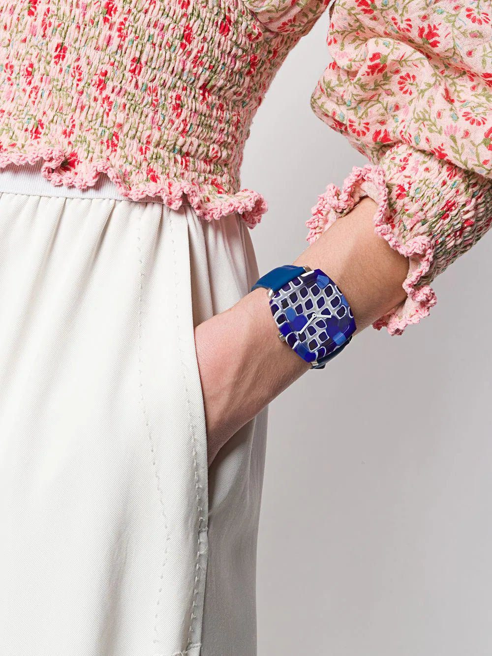 Yunik Square Tonneau watch - Image 2