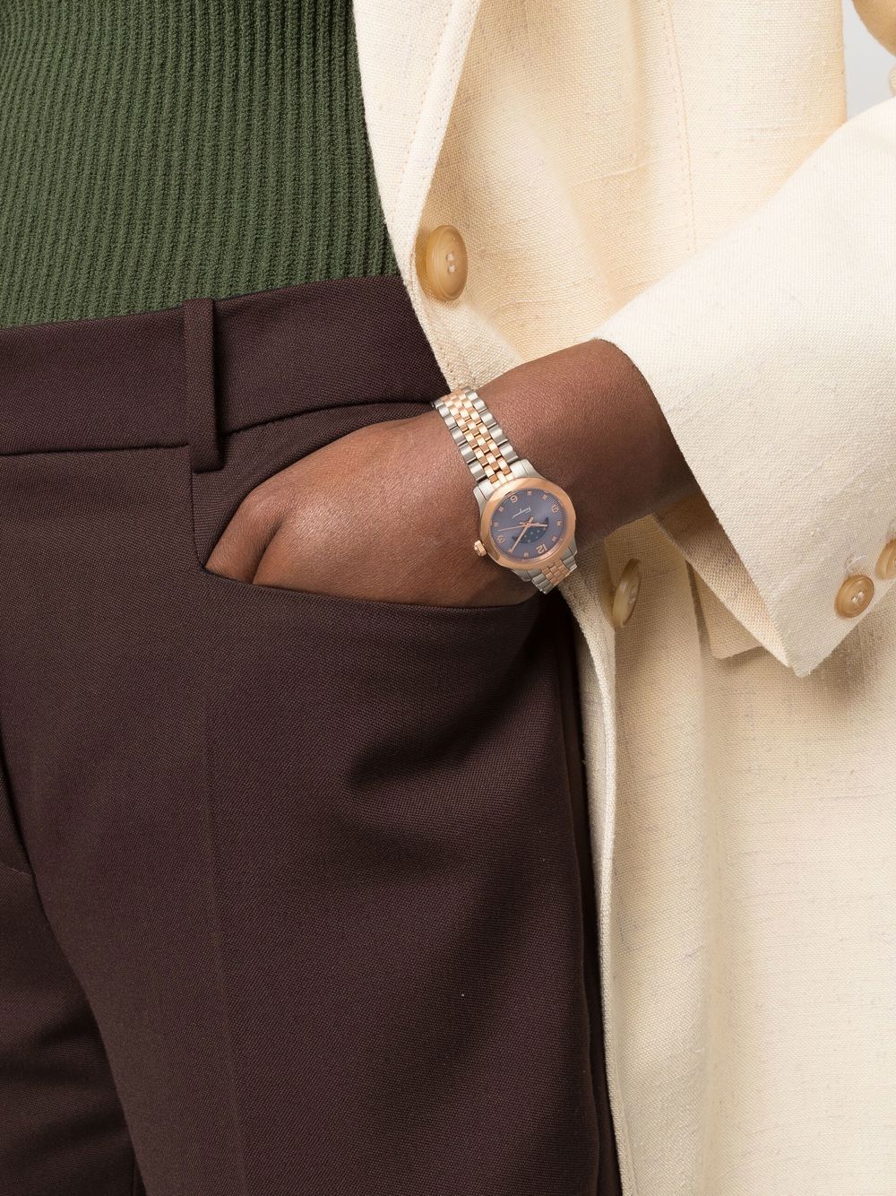 Salvatore Ferragamo Watches round face watch - Image 2