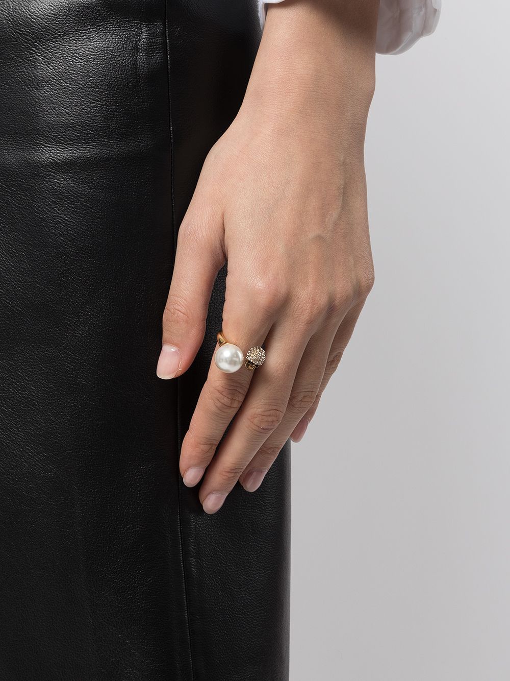 Alexander McQueen pearl-embellished skull ring - Image 2