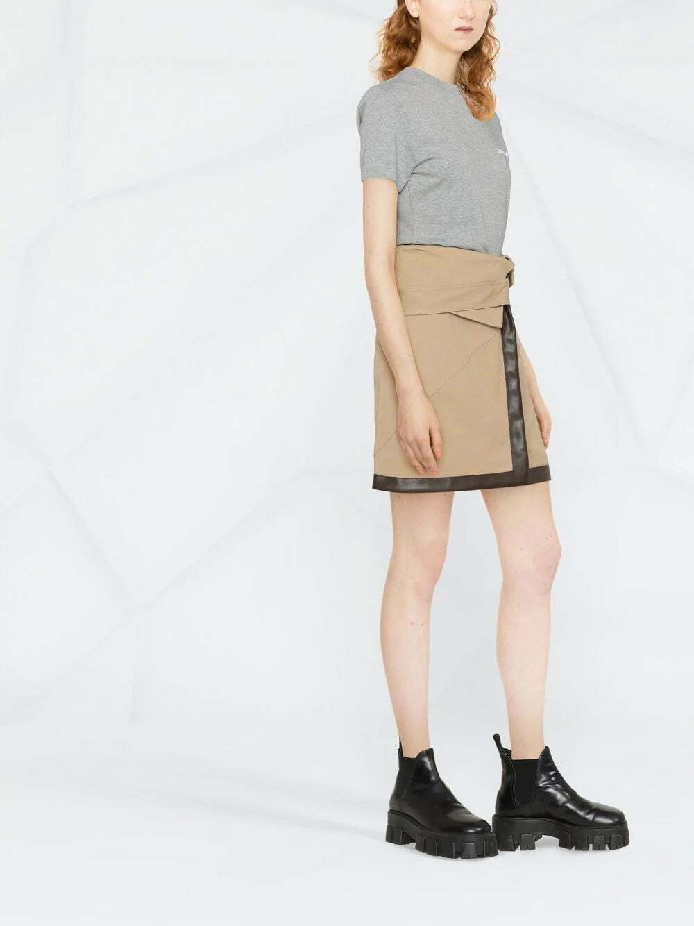 Off-White Helvetica logo-print T-shirt - Image 4