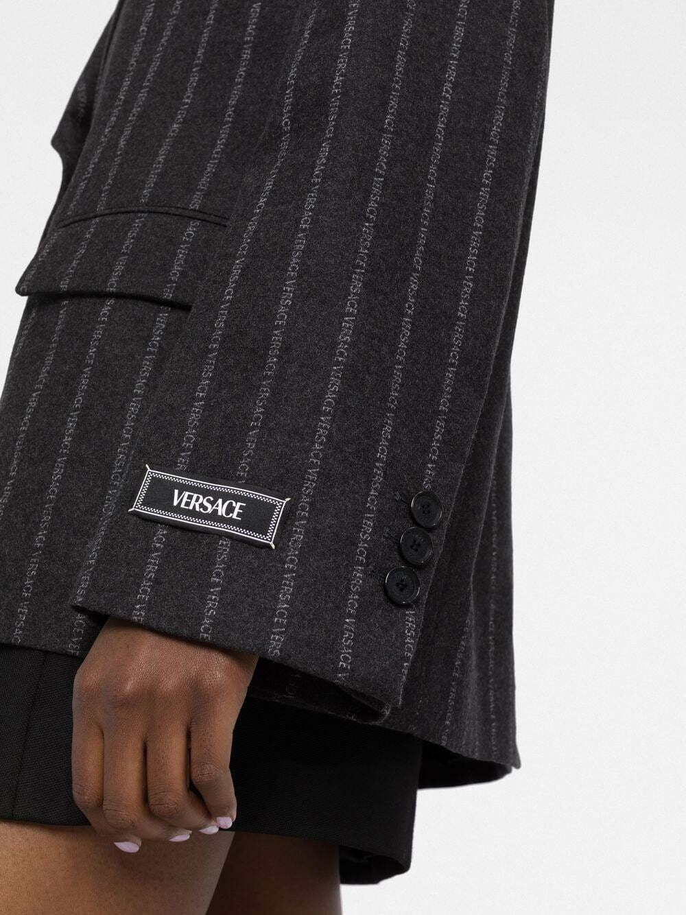 Versace shoulder-pads logo-print blazer - Image 3