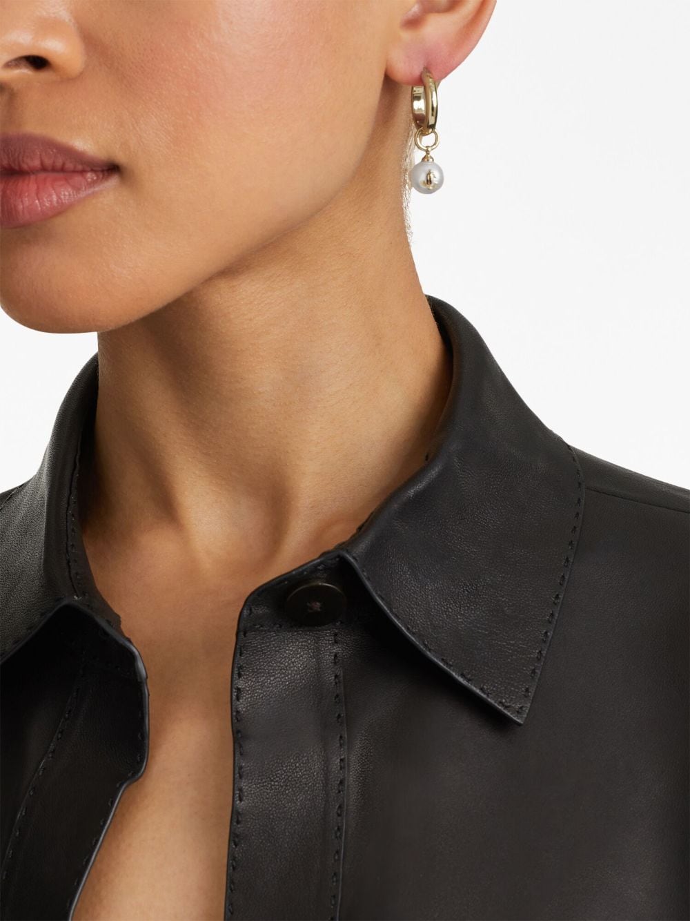 Jimmy Choo debossed-logo pearl-detail hoops - Image 2