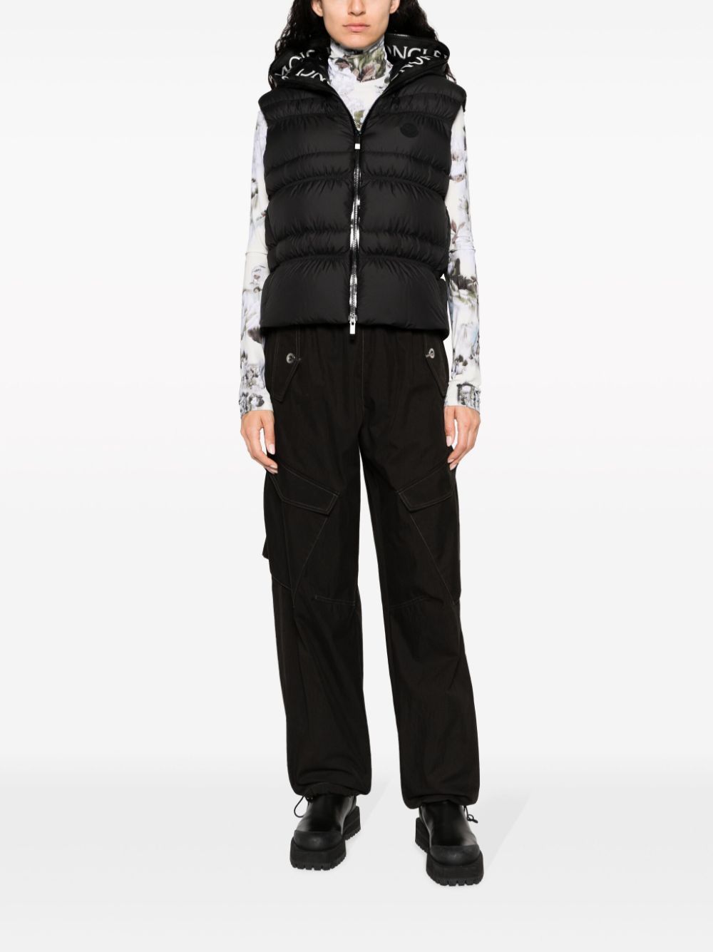 Moncler logo-patch padded gilet - Image 2