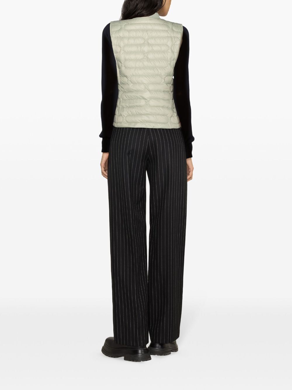 Moncler logo-patch quilted gilet - Image 4